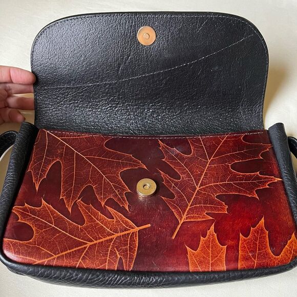Vintage Maple Leaf Embossed Leather Crossbody Bag Black Brown Two-Tone Boho Art - Picture 6 of 12